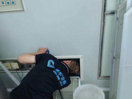 中央空调清洗麻烦吗 需要请专业人员吗