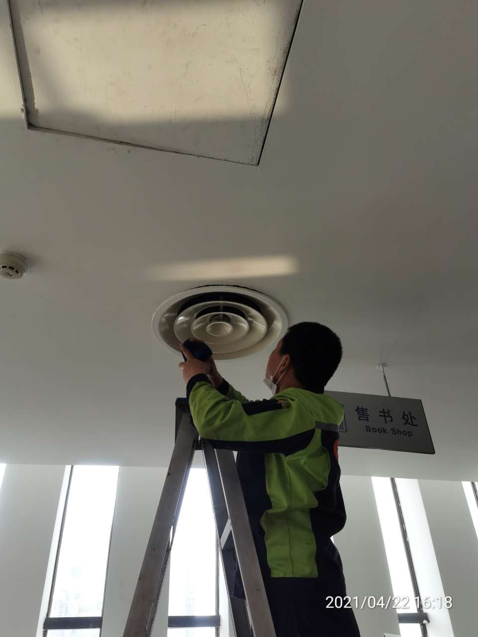 天津津南区中央空调维修师傅联系方式-20年空调行业经验
