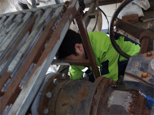 西安螺杆机离心式冷水机组冬季维保
